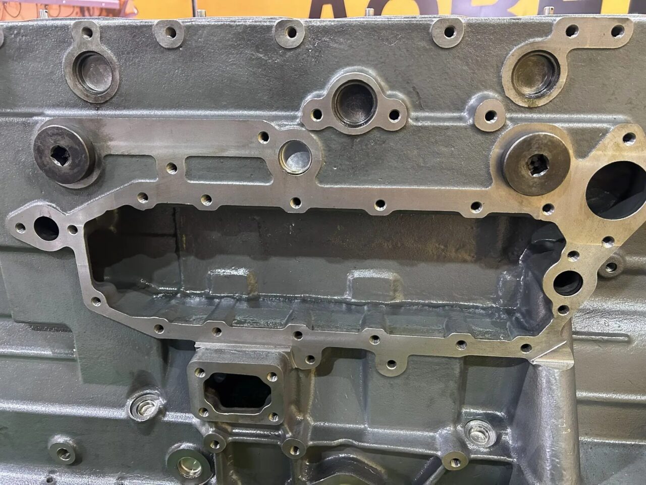Блок цилиндров для двигателя Komatsu SA6D125E-2 — изображение 5
