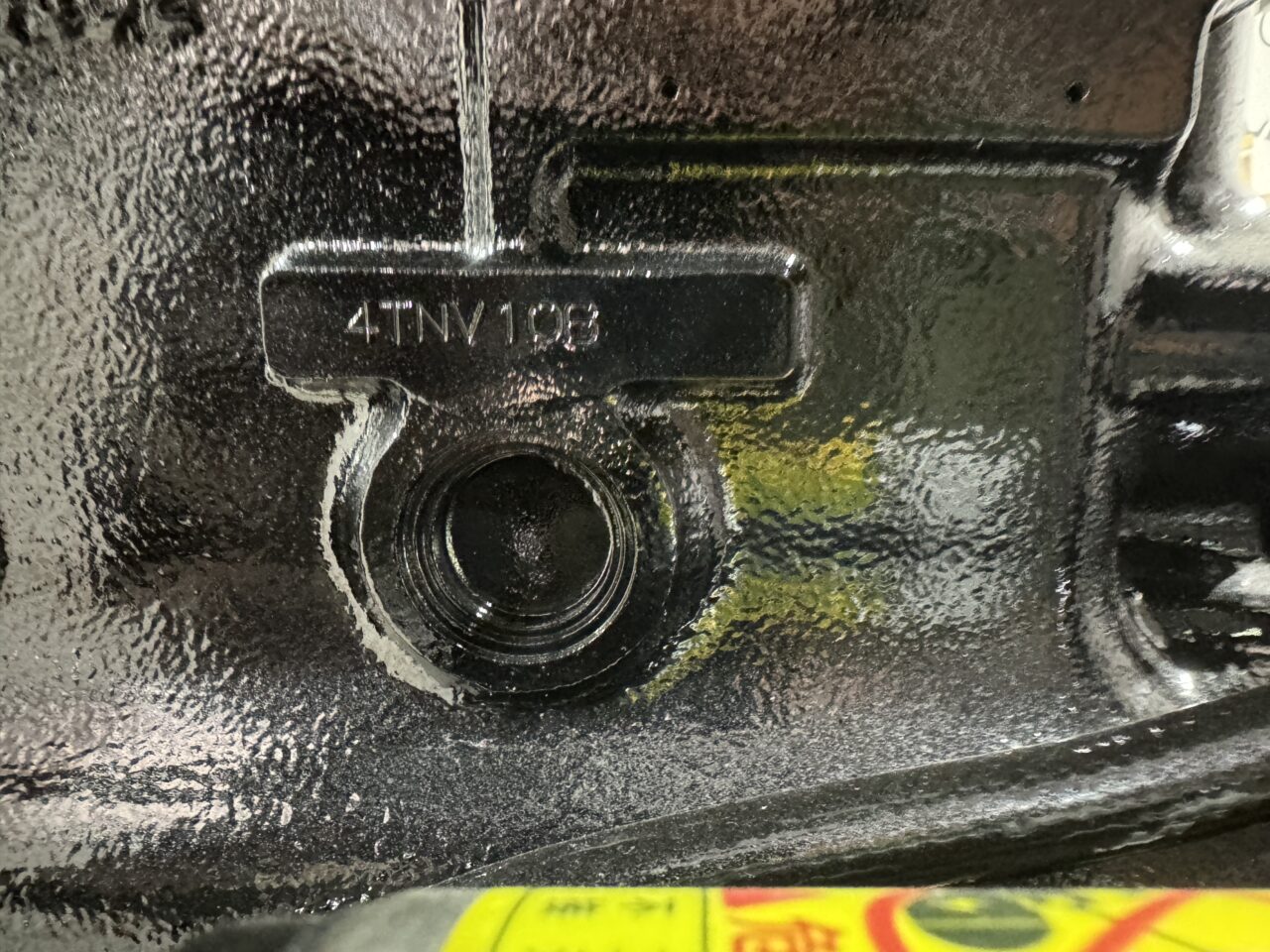 Двигатель Yanmar 4TNV106 (S4D106-1) для погрузчика WB97R-2, WB93R-2, WB91R-2, WB98A-2 — изображение 11